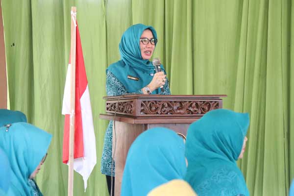 Pj. Ketua TP PKK Kab. Bojonegoro, Dian Adiyanti Adriyanto. (ist) - Pj. Ketua TP PKK Bojonegoro Ajak Kader Gaungkan Pencegahan Pernikahan Anak Usia Dini