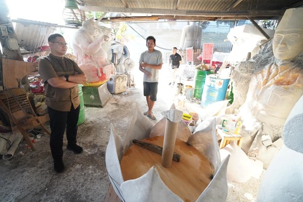 Pj. Wali Kota Batu Kagum Produk Kreatif Art Cafe Omah Semut dan MataHati Ceramics