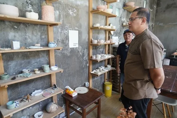 Pj. Wali Kota Batu Kagum Produk Kreatif Art Cafe Omah Semut dan MataHati Ceramics