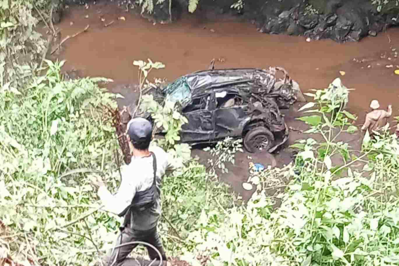 Sebelum Masuk Jurang TNBTS, Fortuner Melaju Kencang dan Menabrak Bukit