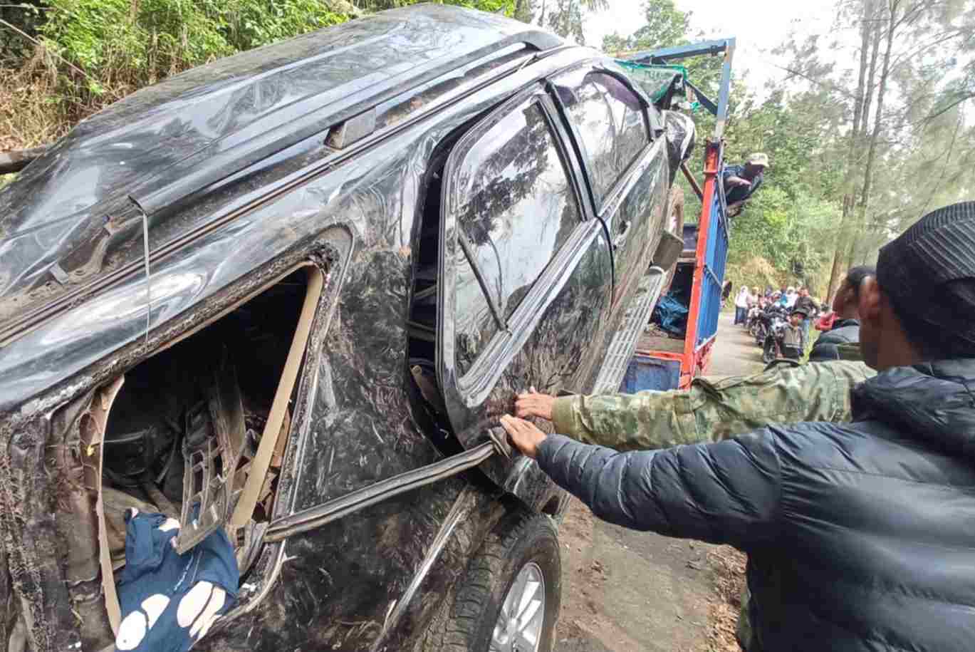 Sebelum Masuk Jurang TNBTS, Fortuner Melaju Kencang dan Menabrak Bukit