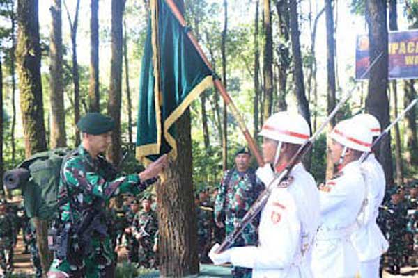 Prosesi Pengukuhan Warga Divisi Infanteri 2 Kostrad. (ist) - Pangdivif 2 Kostrad Kukuhkan Warga Baru Divif 2 Kostrad Tahun 2024
