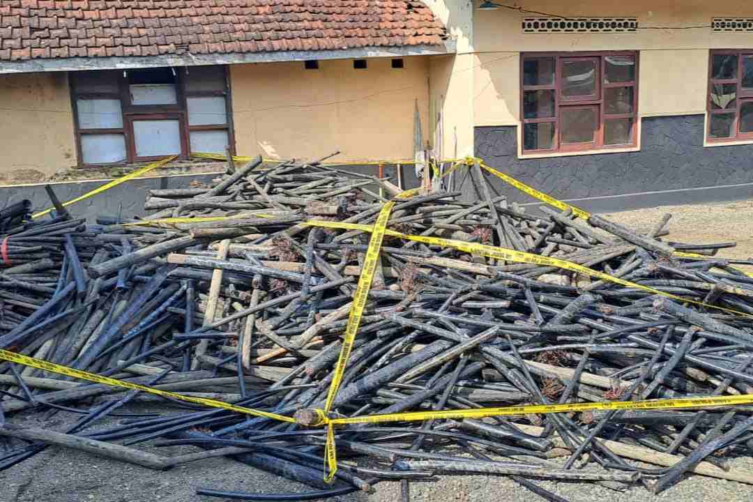 Menadah Kabel Telkom Sepanjang 2000 Meter,  Dua Pria di Jember Diringkus Polisi