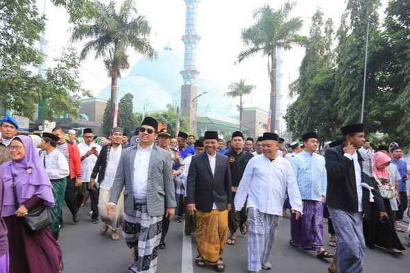 Sarung Bukan Pakaian Asli Indonesia, Begini Sejarahnya