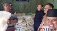 Pj Aries Meninjau Penyaluran Bantuan Beras CPP kepada KPM Berjalan Lancar