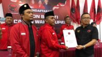 Puluhan Kader PDIP Kabupaten Malang Datangi Kantor DPC Ambilkan Formulir Pendaftaran Untuk Sanusi