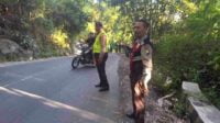 Jalan Menikung, Mobil Elf Terperosok ke Jurang Sedalam 15 Meter di Sumawe