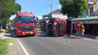 Truk tangki bermuatan LPG yang terguling akibat rem blong. (Seru co.id/amb) - Akibat Rem Blong, Truk LPG di Jember Terguling dan Timpa Penjual Kerupuk Hingga Tewas