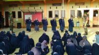 Tumbuhkan Rasa Cinta Tanah Air Babinsa Koramil 0833/05 Lowokwaru Ajarkan Pelatian Baris Berbaris