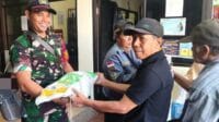 Babinsa Koramil Kedungkandang Dampingi Penyaluran Bantuan Pangan Beras KPM Mergosono