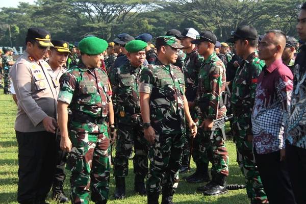 Danrem 083/Bdj Didampingi Dandim 0833 Cek Pasukan Pam VVIP Kunker Wapres RI