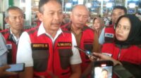 Kepala KPwBI Malang (kanan) bersama Pj Wali Kota Malang saat sidak pasar. (ws11) - BI Ungkap Strategi Kebijakan Kota Malang Capai Deflasi 0,08