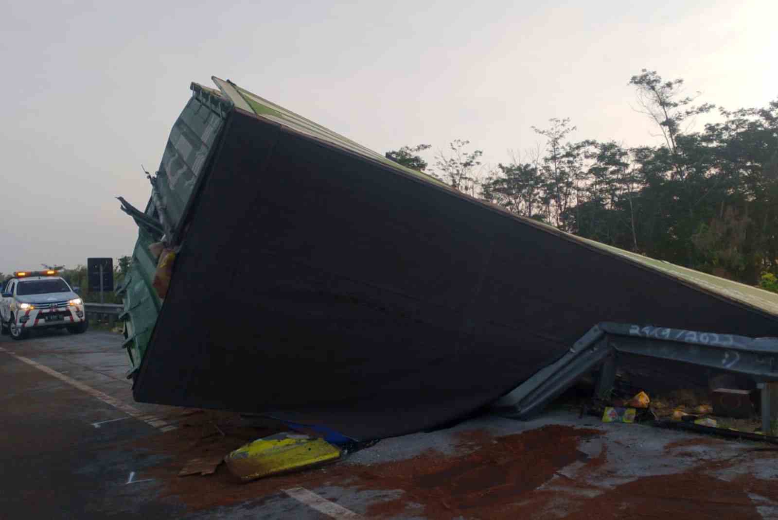 Rombongan Ziarah Wali Lima Asal Malang Alami Kecelakaan di Tol Pandaan - Malang
