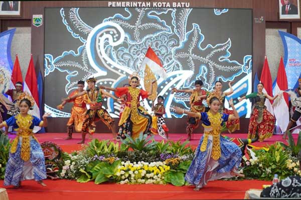 Keseruan acara penutupan Batu Culture Festival 2024. (ist) - Batu Culture Festival 2024 Sukses Hadirkan Berbagai Pertunjukan Seni Khas Kota Batu