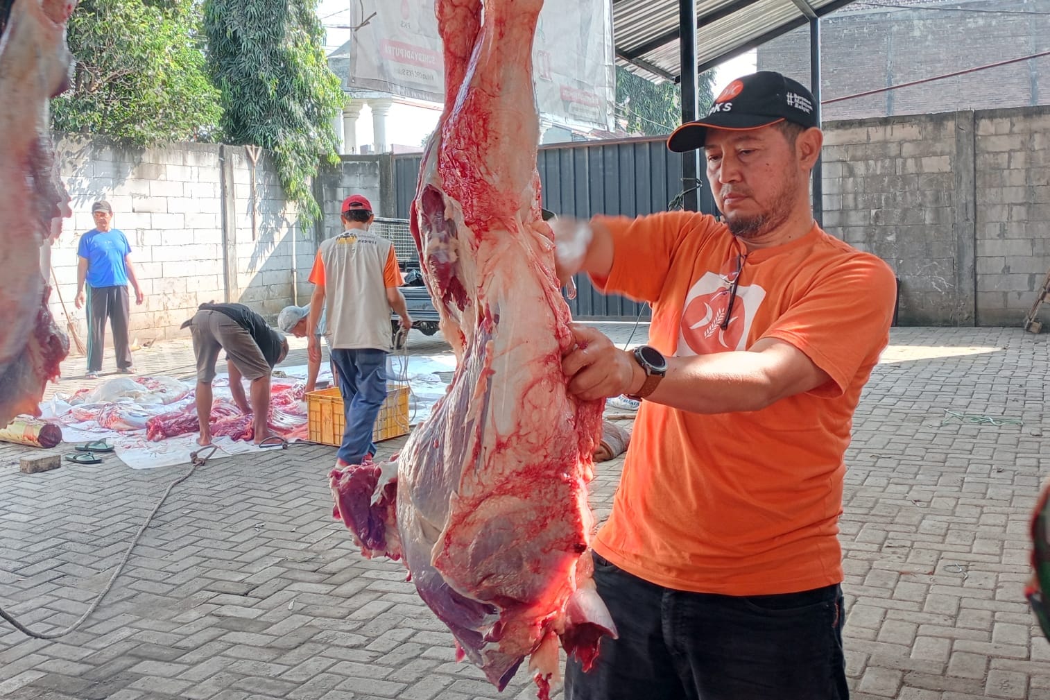 Lewat Semangat Berkurban, DPC PKS Sukun Menyembelih 4 Ekor Sapi dan 9 Ekor Kambing