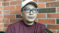 Ketua IKAPMII, Hadinuddin saat wawancara bersama media. (Seru.co.id/amb) - Renovasi Alun-alun Jember Telan Anggaran Rp26M, Tuai Kritik dari IKAPMII