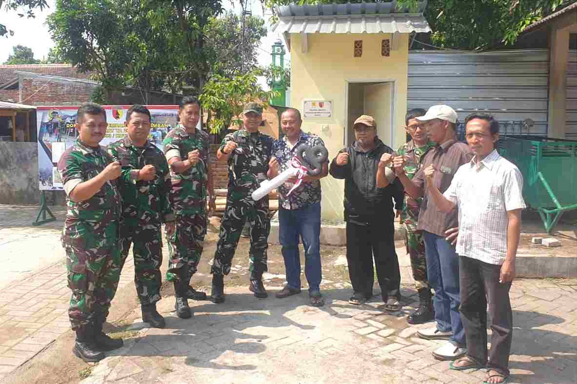 Koramil Lowokwaru Serahkan Kunci Pembangunan Jamban Sehat