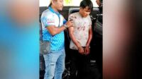Pelaku saat diamankan Polisi. (Seru.co.id/mam) - Pria di Situbondo Bacok Teman Kerja 7 Kali Hingga Kritis, Akibat Kesal Sering Cekcok