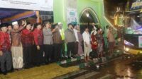 Pelepasan para jemaah haji asal Pamekasan di depan Masjid Agung Asy-Syuhada. (Seru.co.id/udi) - Terbagi Empat Kloter, 1.300 Jemaah Haji Asal Pamekasan Resmi Diberangkatkan
