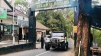 Pintu masuk wilayah TNBTS via Kabupaten Malang. (wul) - Ritual Yadnya Kasada, Wilayah TNBTS Ditutup Selama Empat Hari
