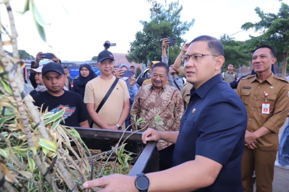 Pj. Aries Bersyukur Tanaman Hias Asal Batu Masuk Pasar China