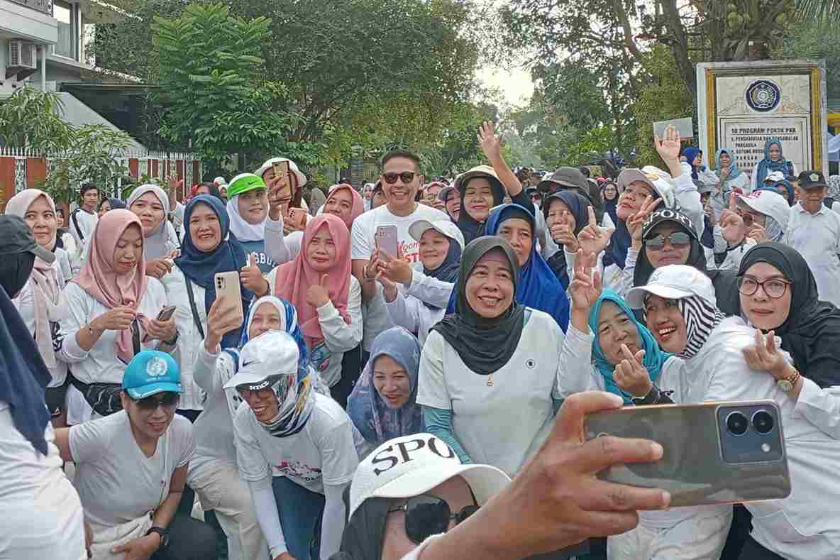 Bergoyang STMJ Bareng Warga Karang Besuki, Pj Wali Kota Malang Berikan Solusi Lewat NGOMBE