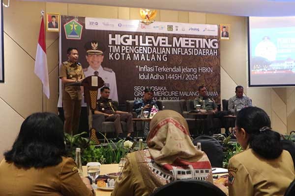 Pj Wali Kota Malang memberikan arahan saat High Level Meeting bersama TPID Kota Malang. (Seru.co.id/ws11) - Pj Wali Kota Malang Pastikan Stabilitas Harga Jelang Idul Adha