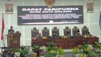 Pj Wali Kota Malang saat menyampaikan jawaban pada rapat paripurna DPRD Kota Malang. (afi) - Pj Wali Kota Malang Sampaikan 82 Jawaban atas Pandangan Umum Fraksi-fraksi DPRD
