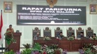 Pj Wali Kota Malang sampaikan pendapat akhir pada rapat paripurna DPRD Kota Malang. (afi) - Pj Wali Kota Malang Sampaikan Pendapat Akhir, Seluruh Fraksi DPRD Setujui Ranperda Pertanggungjawaban APBD 2023