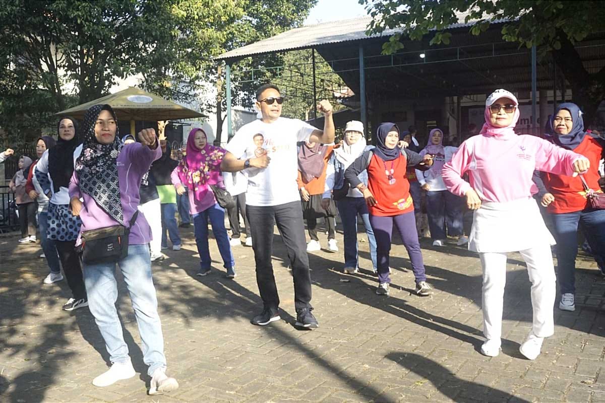 Pj Wali Kota Malang senam bersama warga dalam STMJ. (diskominfo) - Pj Wali Kota Malang Beserta Jajaran Gayeng dan Sehat Bersama Warga dalam NGOMBE STMJ