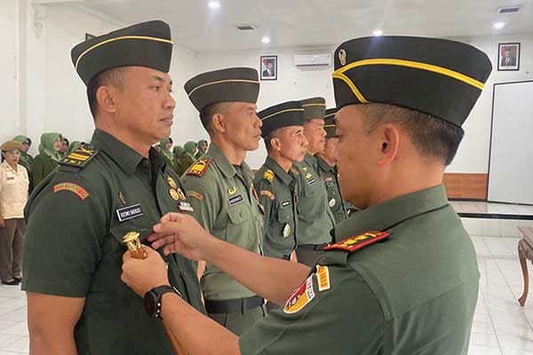 Proses serah terima jabatan (Sertijab) Danramil Jajaran dan Korps Raport Pasi Intel di Kodim 0833/ Kota Malang. (ist) - Dandim 0833/Kota Malang Pimpin Sertijab Danramil Jajaran dan Korps Raport Pasi Intel