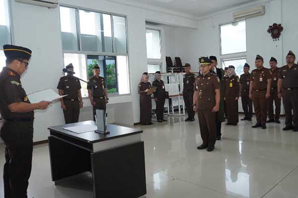 Prosesi Pengambilan Sumpah Jabatan Kasi Pidum Kejari Batu yang baru. (ist) - Wajah Baru Pejabat Kasi Pidum Kejari Batu