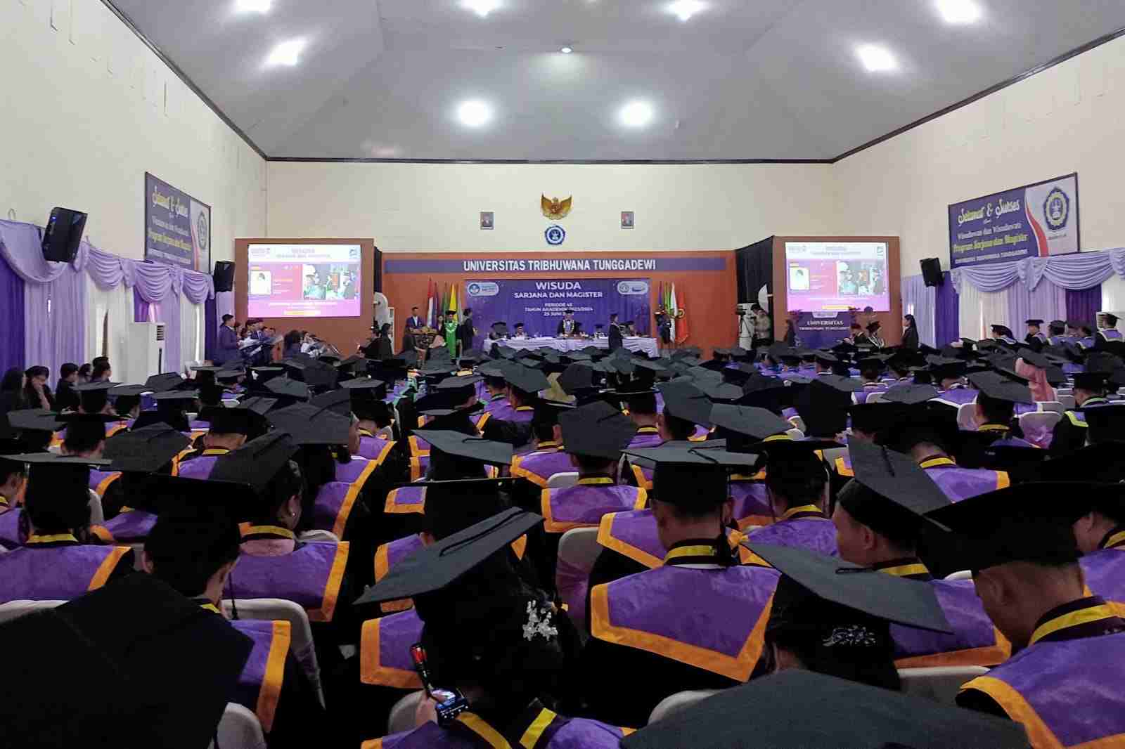 Unitri Lepas 400 Wisudawan, 80 Persen Lulus Tepat Waktu dan Berkarakter