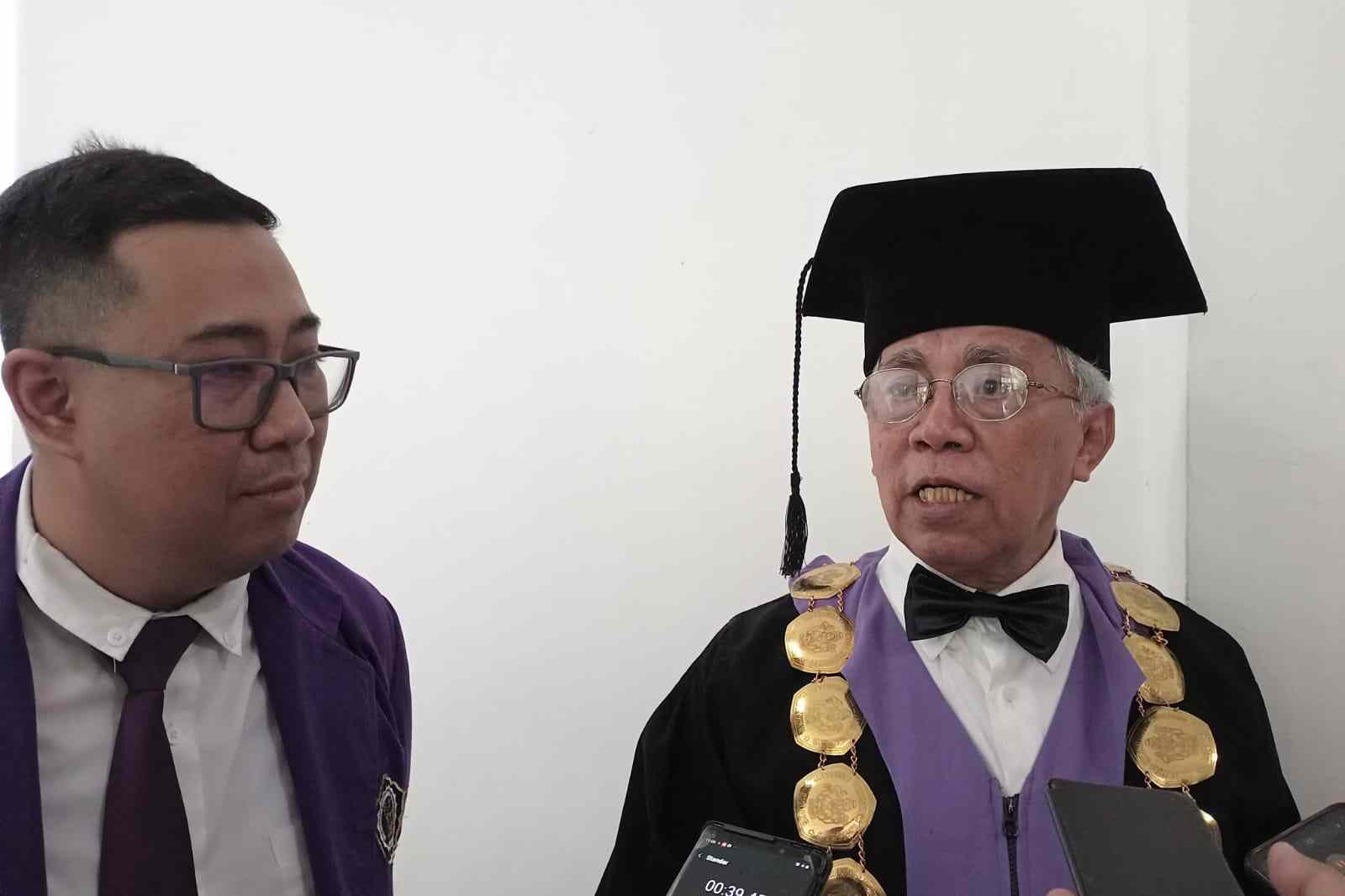 Unitri Lepas 400 Wisudawan, 80 Persen Lulus Tepat Waktu dan Berkarakter