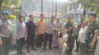 Saat proses penyerahan hewan kurban satu ekor kambing dari Polsek Sukun ke Koramil Sukun. (ist) - Koramil 0833/Sukun Dipercaya Polsek Sukun untuk Distribusikan Hewan Kurbannya