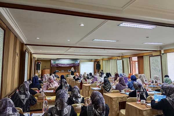 Sosialisasi Dispendukcapil pada TP PKK Kecamatan Bumiaji yang digelar di Hotel Filadelfia Kota Batu, Kamis (27/6/2024). (ist) - Dispendukcapil Kota Batu Sosialisasikan Penak PKK dan ENTAS IKD pada TP PKK Kecamatan Bumiaji