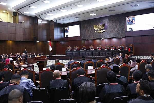 Suasana sidang putusan di gedung MK. (Seru.co.id/udi) - MK Perintahkan KPU Pamekasan Lakukan Penghitungan Surat Suara Kembali