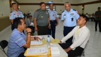 Tim Itjen TNI menyaksikan proses seleksi Catar TNI TA 2024 Panselinda Malang. (ist) - Tim Itjen TNI Pantau Proses Werving Catar Akademi TNI 2024 di Panselinda Malang