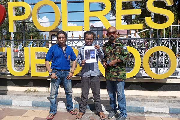Tim Kampanye Positif Pemkab Situbondo saat melakukan pengaduan ke Mapolres Situbondo, Sabtu (1/6/2024) sore. (Seru.co.id/mam) - Oknum Ketua LSM Diadukan ke Polisi Atas Dugaan Ujaran Kebencian Bermuatan Sara