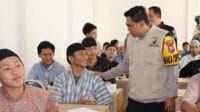 Wakapolres Batu menyapa Santri di Ponpes Al Irsyad Kota Batu. (ist) - Polres Batu Sosialisasikan Anti Kekerasan Seks dan Builying di Lingkungan Sekolah