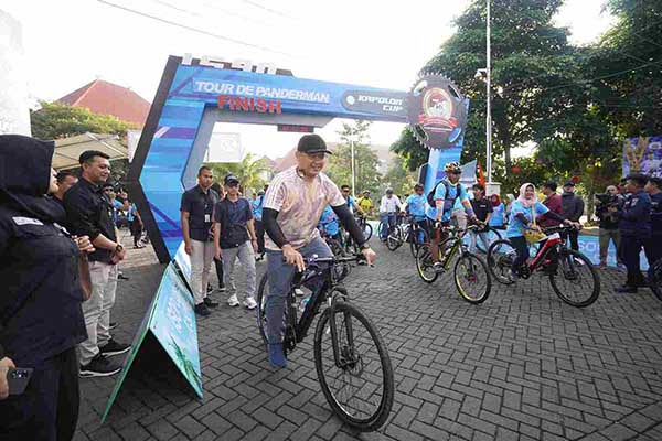 Wali Kota Batu berpartisipasi sebagai peserta Fun Bike Tour De Panderman. (ist) - Pj Aries Jadikan KWB Sport Tourism Agar Ekonomi Kota Batu Terus Meningkat