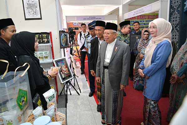 Wapres RI di Pondok Pesantren Asy-Syadzili. (penrem083) - Kunker Wapres RI Hari Kedua di Wilayah Korem 083/Bdj Berjalan Aman dan Lancar