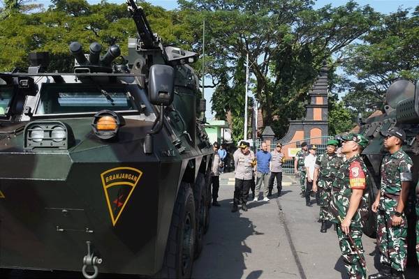 Danrem 083/Bdj Gelar Apel Personel dan Materiil PAM VVIP Kunker Wapres RI di Pasuruan dan Kabupaten Malang