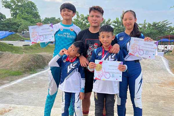 Atlet ISSI Kota Batu peraih Medali di event Kejurnas ICF 2024 BMX National Championship. (ist) - Kontingen ISSI Kota Batu Boyong 4 Medali dari Kejurnas BMX 2024 di Sleman