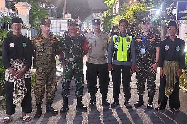 Babinsa Koramil Blimbing amankan Haul Akbar Leluhur Arjosari. (ist) - Babinsa Koramil Blimbing Amankan Haul Akbar Leluhur Arjosari