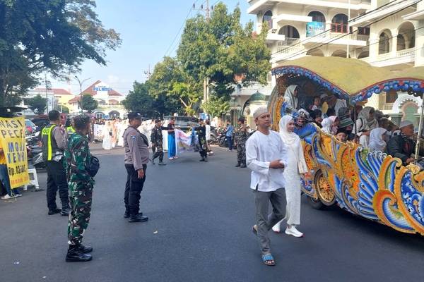 Babinsa Koramil Klojen Amankan Kirab Tahun Baru Islam 1446 H