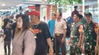 Babinsa Koramil Klojen Monitoring Keamanan Pengunjung Mal Ramayana