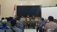 Babinsa Koramil Lowokwaru berikan pembekalan anggota Linmas Dinoyo. (ist) - Babinsa Koramil Lowokwaru Berikan Pembekalan Anggota Linmas Dinoyo