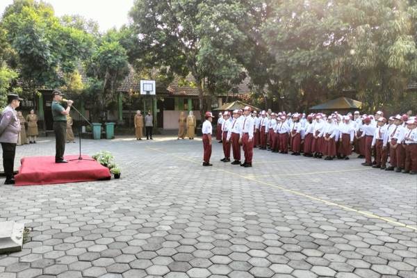 Babinsa dan Bhabinkamtibmas Dampingi MPLS di SDN 3 Gadang