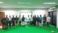 Bantuan tersebut disalurkan melalui YBM BRILiaN dan diserahkan langsung oleh Pemimpin Cabang BRI Situbondo secara simbolis kepada pengasuh Ponpes Nurur Rofi Dawuhan. (Seru.co.id/mam) - YBM BRI Cabang Situbondo Salurkan Bantuan 50 Paket Pendidikan di Ponpes Nurur Rofi Dawuhan Situbondo
